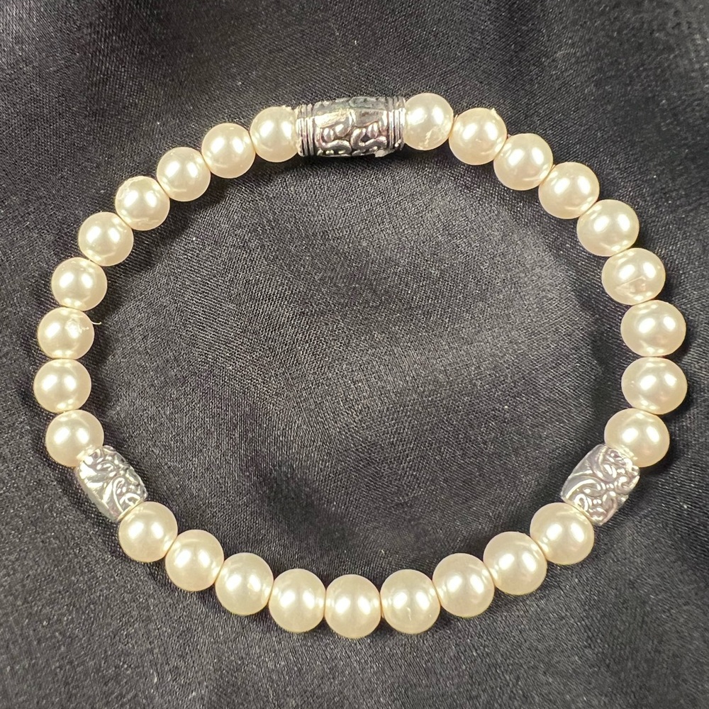 Pearl and silver streth bracelet